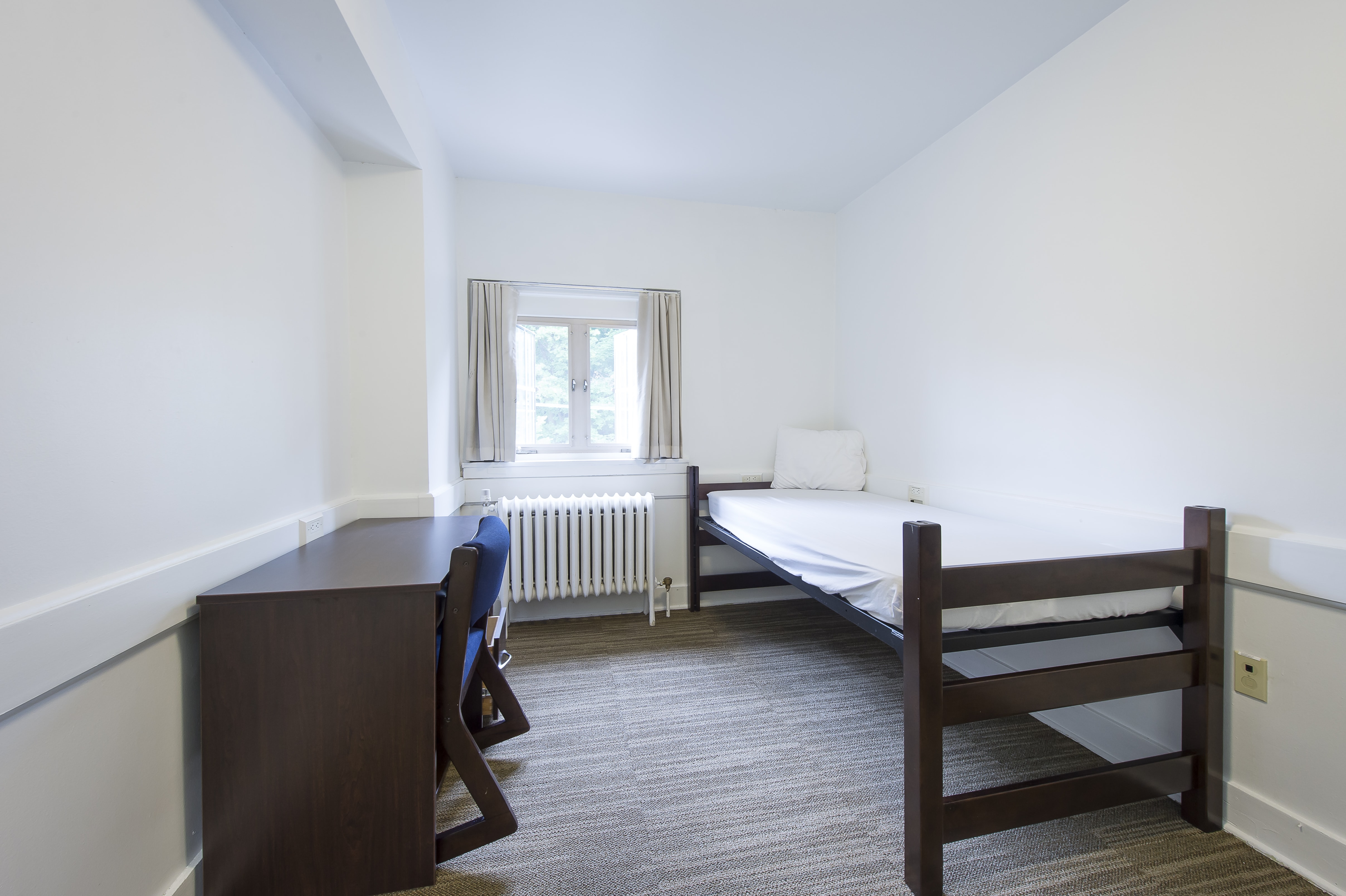 Mudge House Traditional Single - bed desk and window